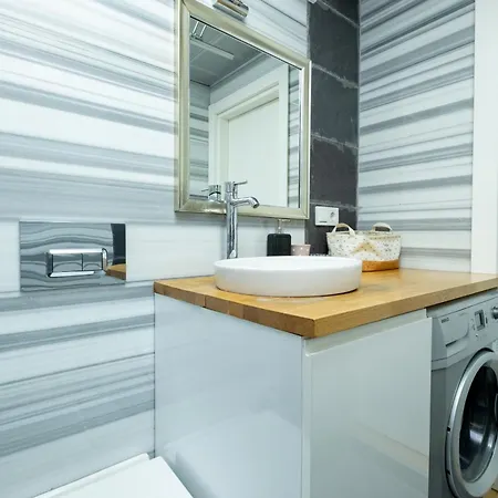 Stylish Triplex With Private Terrace - Elevator On Every Floor * Istanbulská provincie